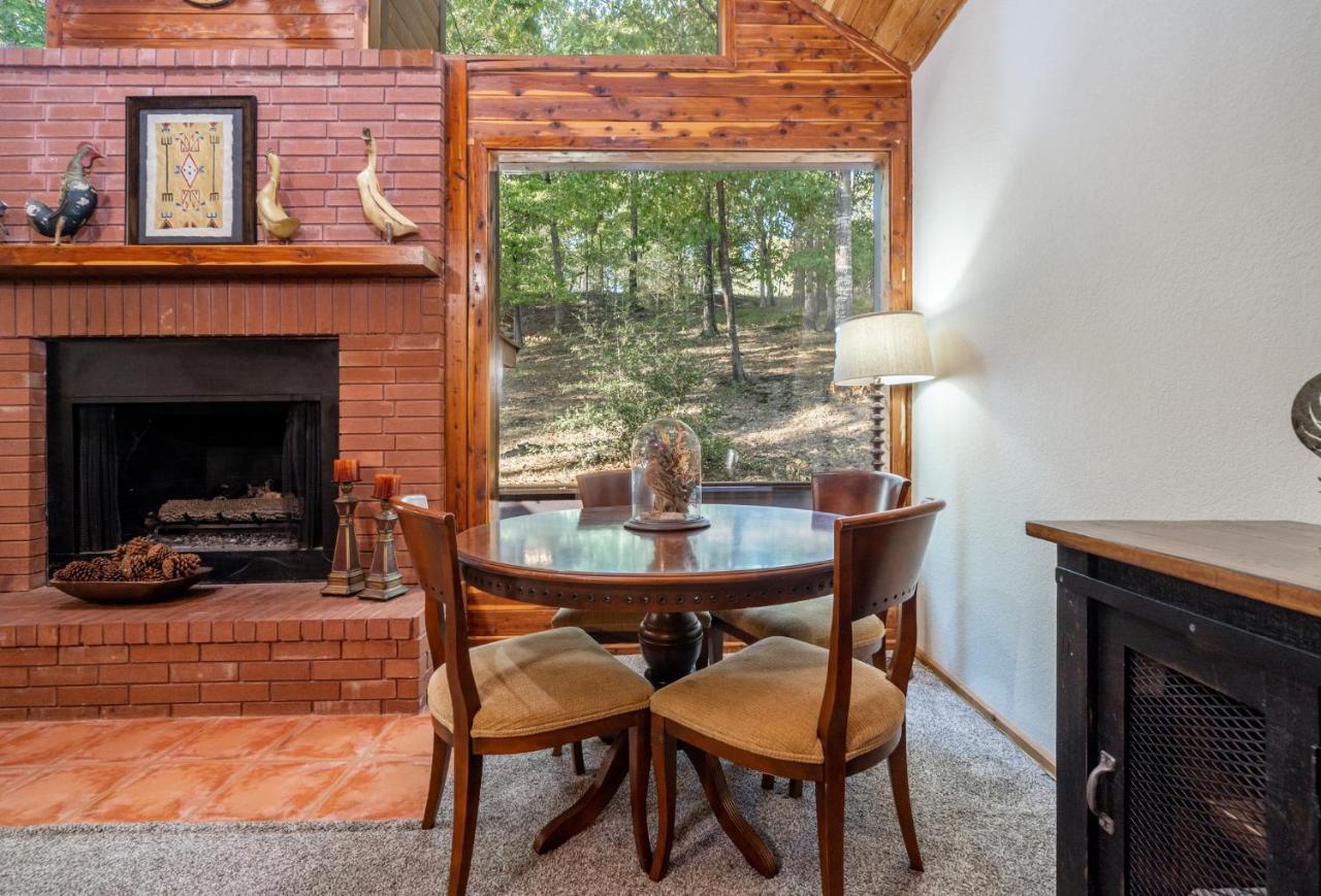 Luxury Rock Creek Cabin W Deck By Lake Hamilton Hot Springs Oda fotoğraf